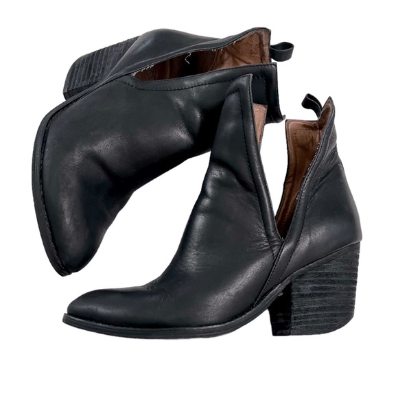 Jeffrey Campbell Oriley Cutout Leather Ankle Boots 7 - Picture 9 of 10